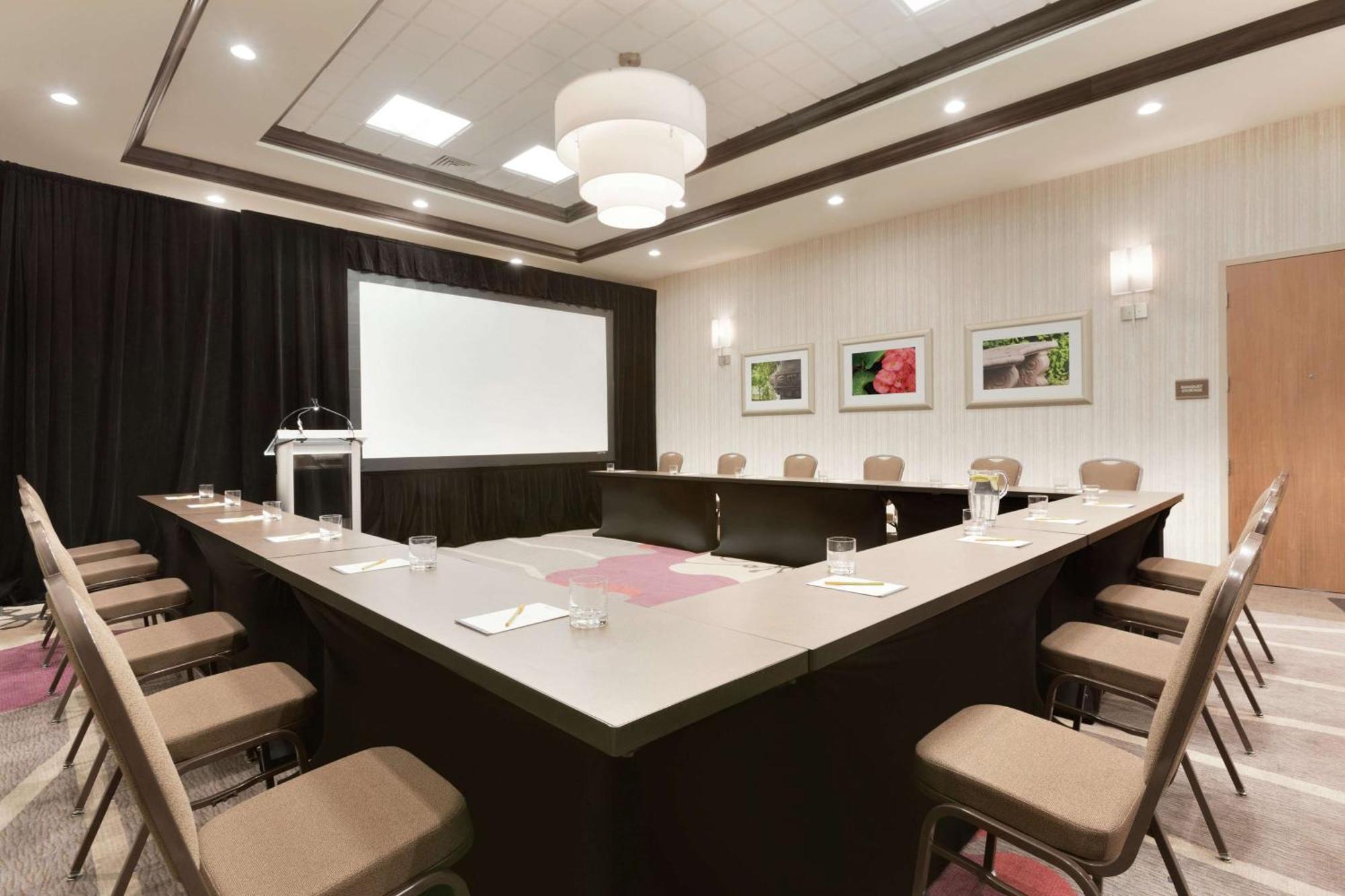 Hilton Garden Pittsburgh Airport South-robinson Mall